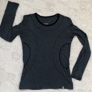 Marc New York long sleeve performance top grey black with thumbholes Size Small